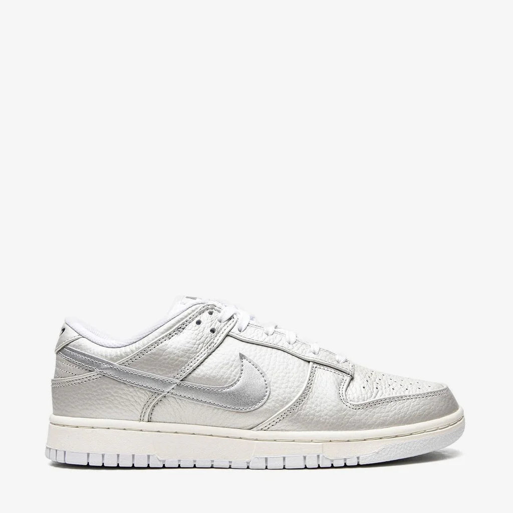 Nike Dunk Low SE “Metallic Silver”
