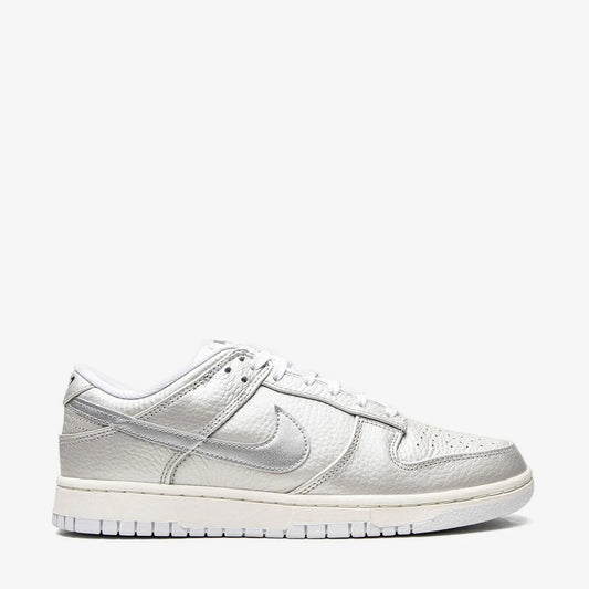 Nike Dunk Low SE “Metallic Silver”